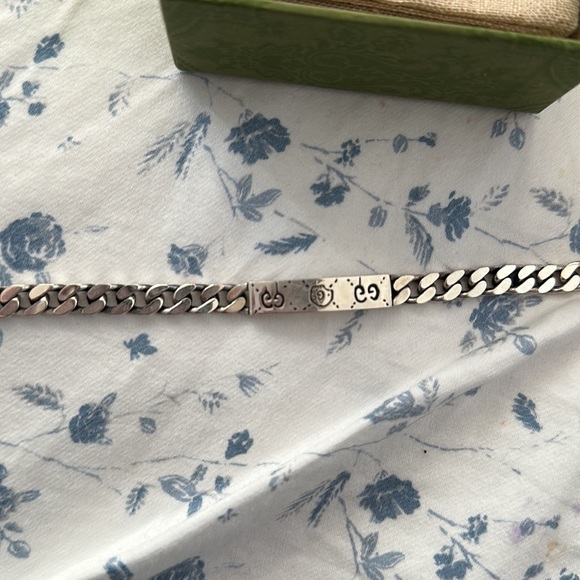 Silver gucci bracelet with box and pouch - Picture 2 of 3